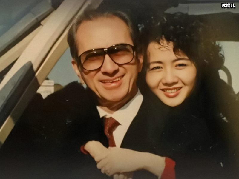赌王原配女儿露面，继承人何超琼气场居然也输了！