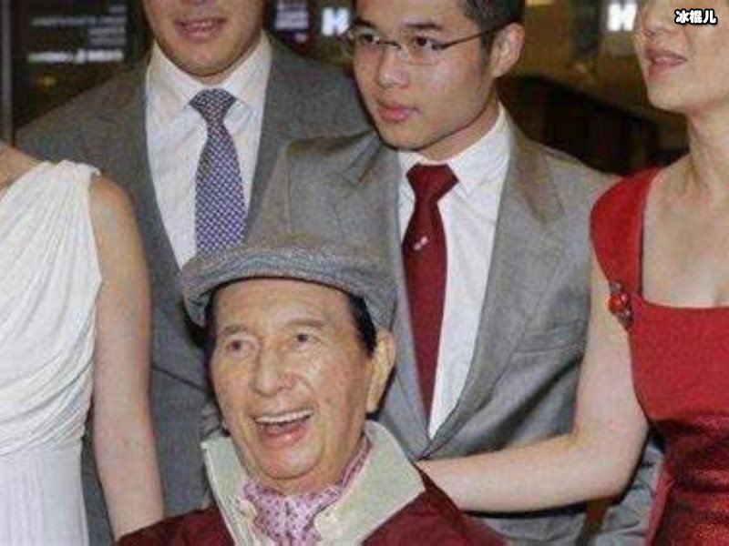 赌王四个老婆变化大，二太面临秃顶三太胖到变四太成变成这般！