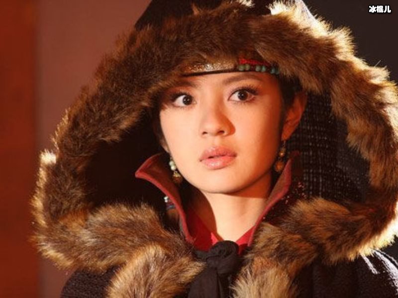 安以轩二胎后晒照恢复如初，却被豪宅内景抢镜600万鹿雕太吸睛！