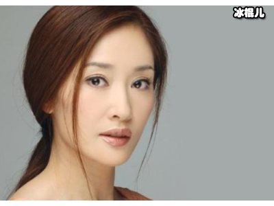 当众“哺乳”遭群嘲，因满文军事件退圈！