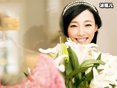 白百合左手钻戒太显眼，看她近期状态明白陈羽凡回孩子抚养权了！