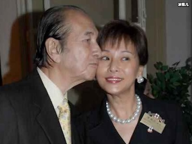 赌王追悼会三房展开媒体战，三房送手焗蛋糕二房送冷饮解暑！