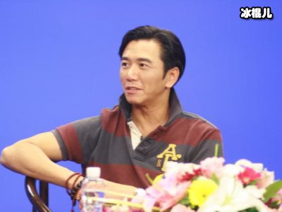 曾经的男神现已成“大婶”，温兆伦已开始秃顶！