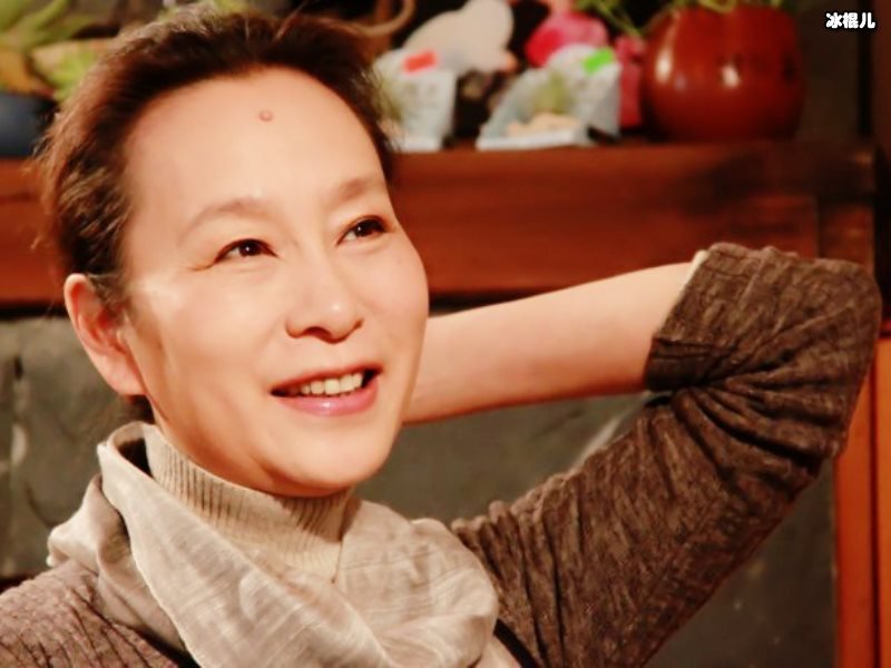 出道三十年获奖无数，被称为老戏骨的奚美娟家庭经历却十分曲折！
