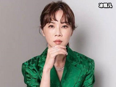 曾因离婚想跳海，被陌生人无意救下如今50岁买红妹依旧魅力不减！