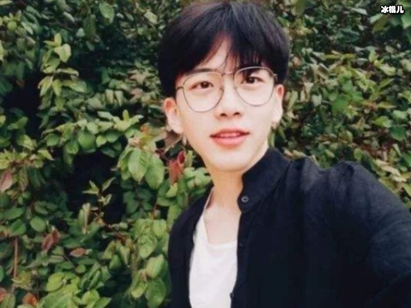 费启鸣太会搭配，私服少年感十足阳光干净超吸引人！