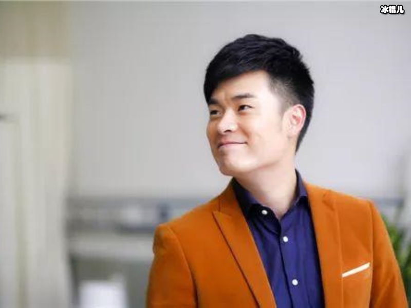 陈赫带女儿购物场面难以控制，父女俩商场“拔河”！