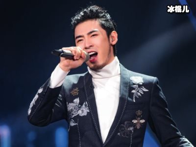 不红艺人太心酸，宣传歌曲态度很卑微直接拿着二维码！
