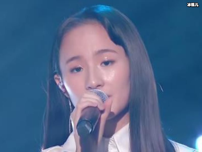 唱作小才女张钰琪重归，与哇唧唧哇合约期满重归大片成熟稳重！