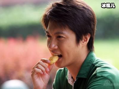 迟帅客串革命历史剧，剧中造型具有知识分子风范！