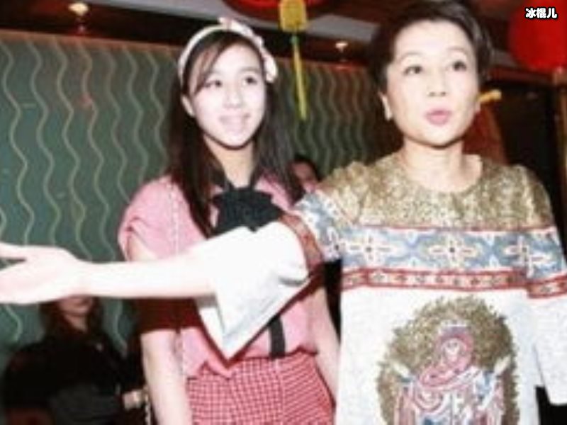 赌王离世影响何超欣婚事？曾被赞最美千金此前胞姐结婚陪嫁惊人