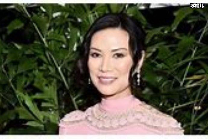 邓文迪跟她没法比，曾踩着五个男人上位如今50岁迷倒世界首富