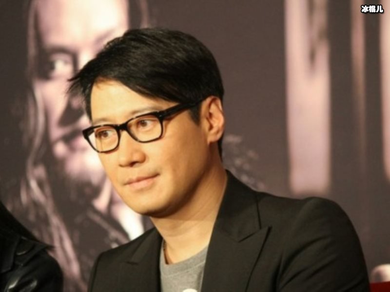 当父亲后罕见露面，黎明一脸幸福出席公益活动身材发福！