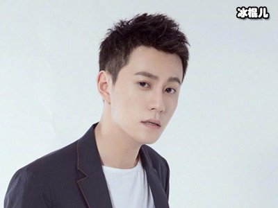她把弟弟带进演艺圈发展，弟弟走红了，自己却不温不火