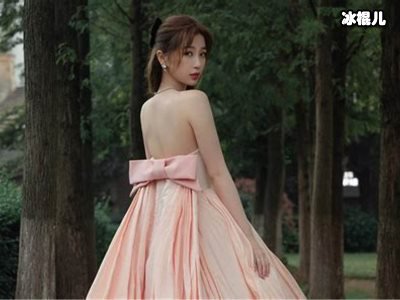 大热女团合体代言手游，并排秀腿唯独虞书欣的腿遭到网友议论！