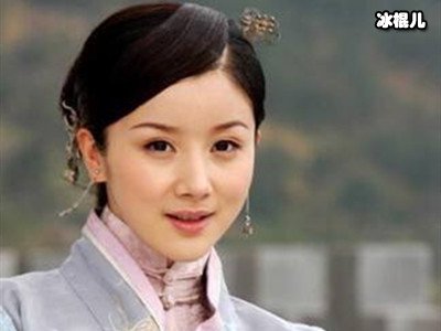 她出演《李卫当官》走红，因片场被打淡出演艺圈，现状如何？