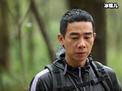 陈小春一家外出郊游，同框杨千嬅夫妇两家人的关系真好
