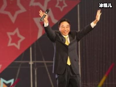冯巩为什么突然消失在春晚舞台？只因为母亲的一个要求