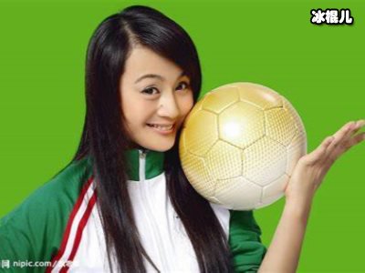 曹颖全家同框出镜朗读，小王子被指太帅曹颖夫妻沦为陪衬