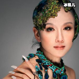 不走寻常路，杨丽萍徒弟水月和同性爱人结婚双方父亲最高兴