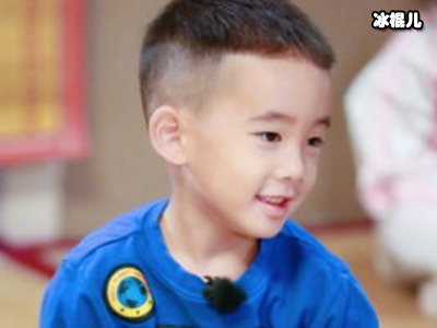 Jasper吃饭突然扭杨雨辰耳朵，事后说出这两个字网友萌化了