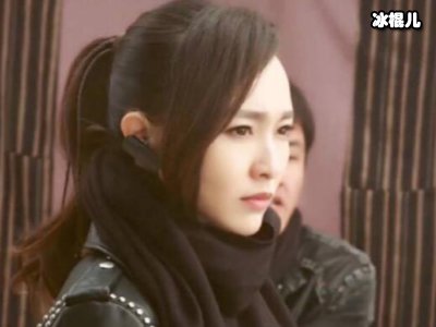 阿宁为什么要当人蛇？她对吴邪有感情吗？