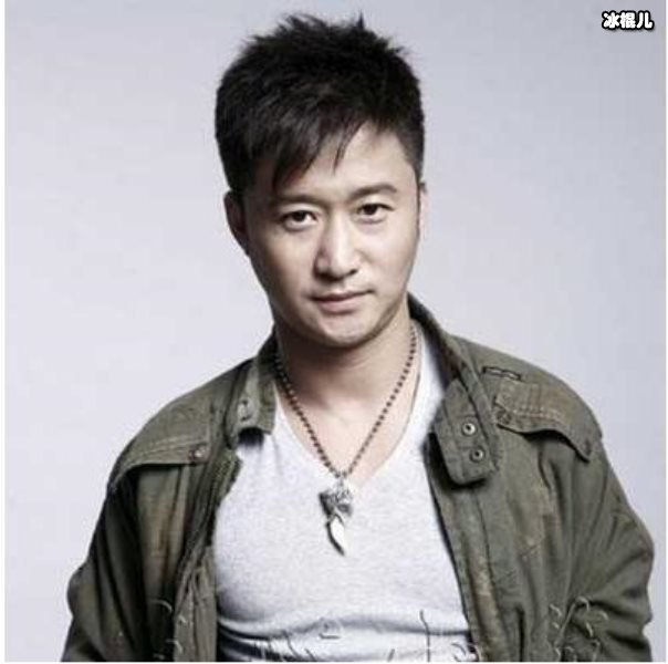 当初扮演吴京“干儿子”，成名后开豪车晒日常如今怎么样了