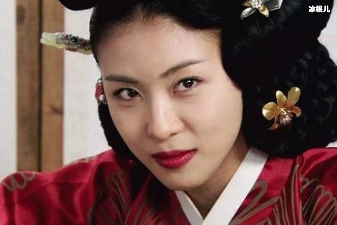 49岁的韩国女星大长今魅力不减，风韵犹存被小男友倒追