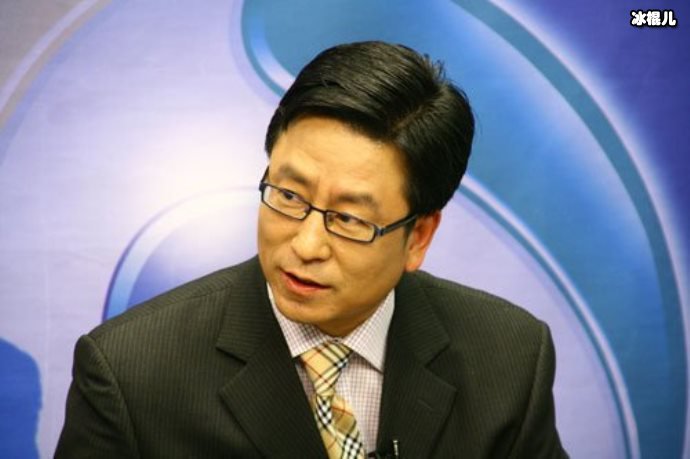 白岩松的妻子竟然是他曾经的领导，如今婚姻幸福儿子是学霸