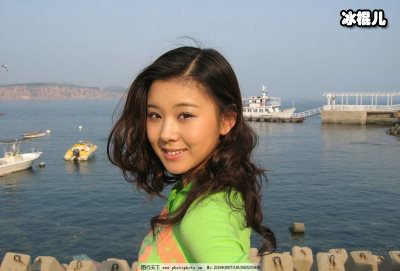 出道多年坚持不拍吻戏，李晓萌现在生活美满让人羡慕不已！