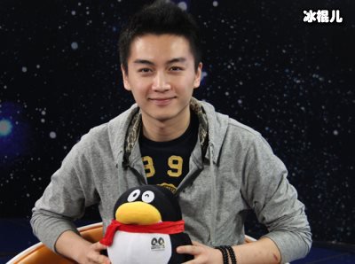 陈妍希与儿子一起做亲子瑜伽