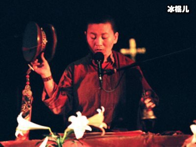 13岁出家的琼英卓玛，从小被家暴却拯救了无数的人！