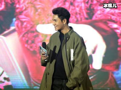陈尊佑晒与父亲陈坤合影，陈坤秒回父子情深让人动容