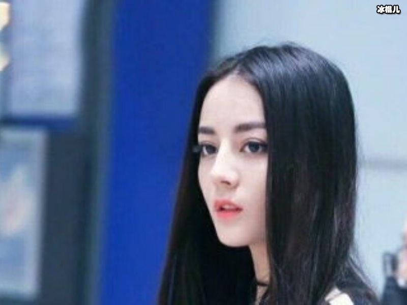迪丽热巴生图曝光妆容显老像乡镇女企业家，网友：打算做微商？