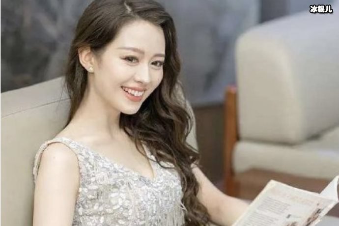 从“我不冷，我要好看“到隐身戏水环节，吉娜开启真实的爱美之路