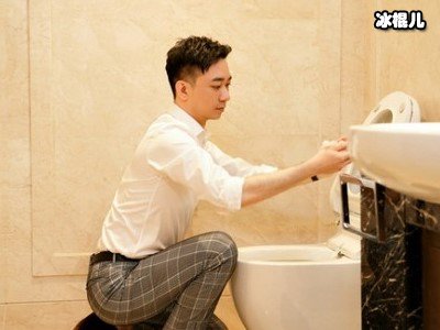 从脱口秀主持人到成为一名演员，王自健不愧为多才多艺的全能艺人