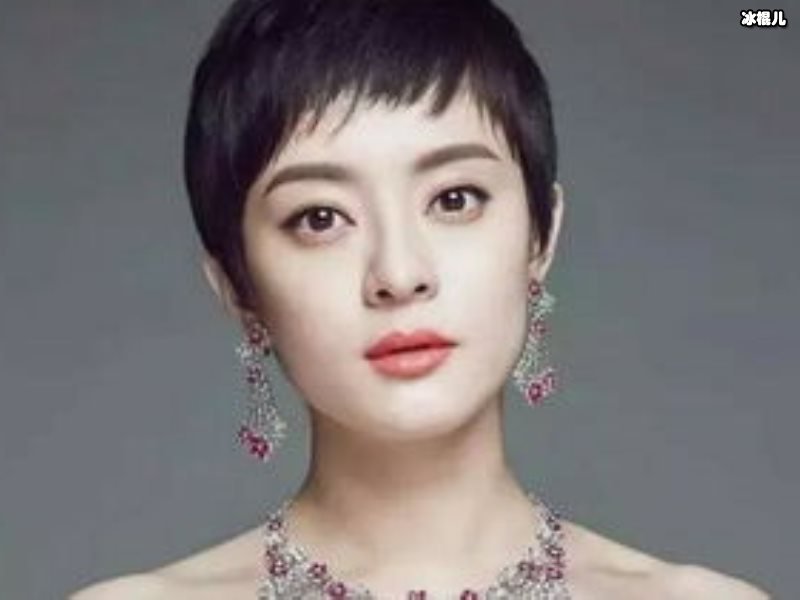 孙俪坚持写书法为孩子做榜样，网友感叹娘娘太厉害了！