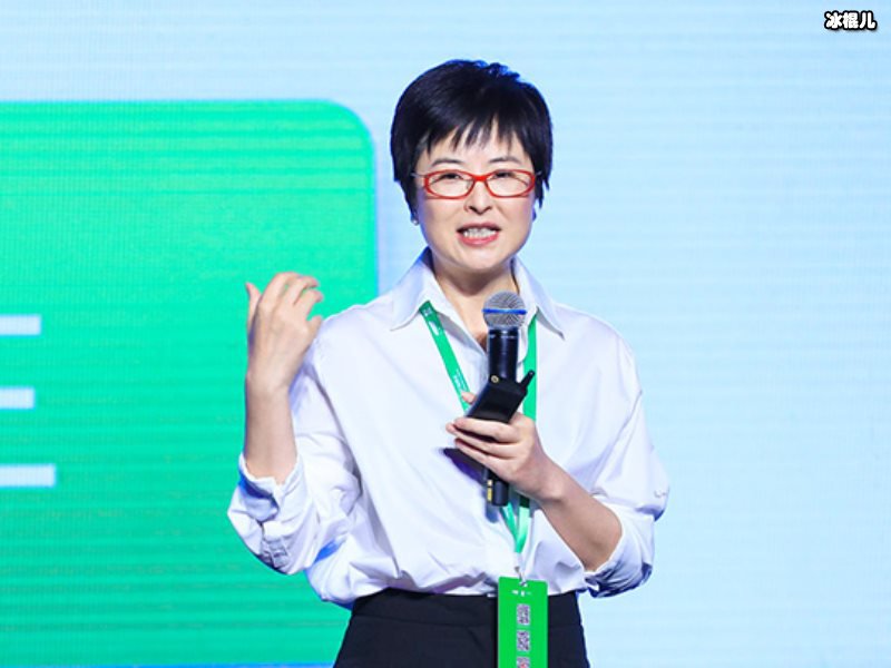 曾是央视名嘴，因乌龙“患癌”离开央视舞台今过成这样