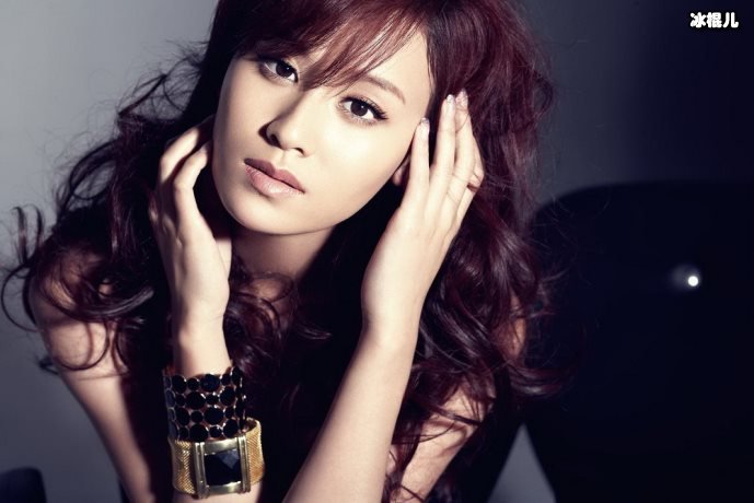 叶一茜为女儿庆生，一家四口集体出镜12岁的森碟如同美少女