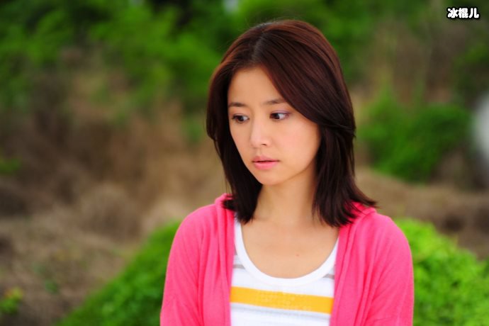 她是“人间尤物”，靠演“丑女”出名，被个性的名字困扰一生