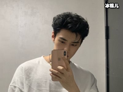 UNINE嘉羿与女生深夜回家，微博回应语出惊人粉丝：退圈