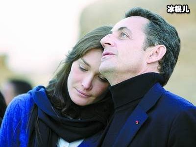 法国总统携妻子外出旅游，总统夫人泳衣显身材窈窕不敢相信已67岁
