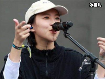 窦靖童的另类穿搭，个性十足娱乐圈也就她敢这么穿了