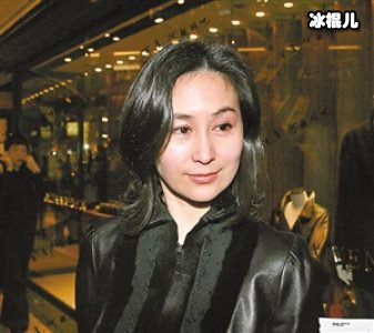 何超琼梁安琪因葬礼名单大吵，竟然和两年后竞标问题有关