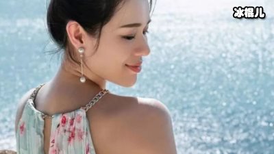 胡杏儿老公与两儿子合影，关系这么好