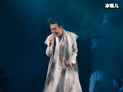 李玉刚隐瞒不下去了，妻子出生外国高官家庭