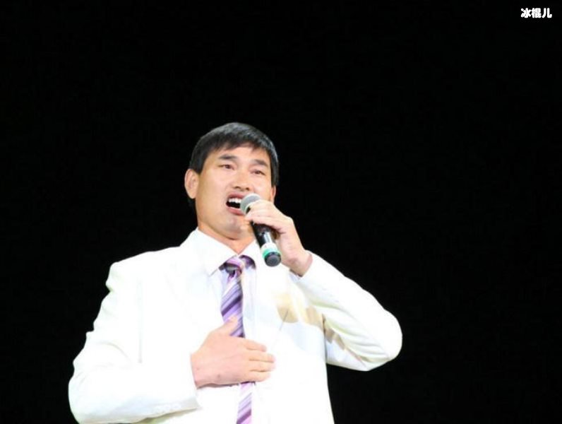 结婚不久便遭背叛，大衣哥被她一手捧红
