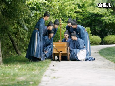 因饰演《清平乐》少年赵祯圈粉无数，张家硕被称北影金城武
