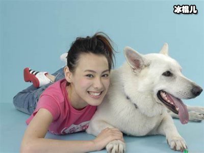 孤身一人带三个孩子，梁洛施到底是失败还是成功