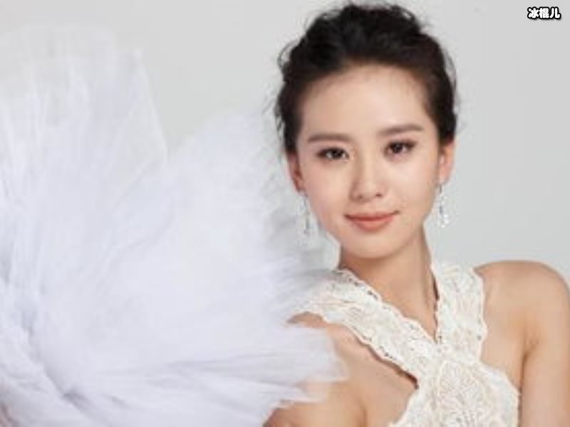 童颜不老国民女神刘诗诗突降直播间，李佳琦不禁连连称赞